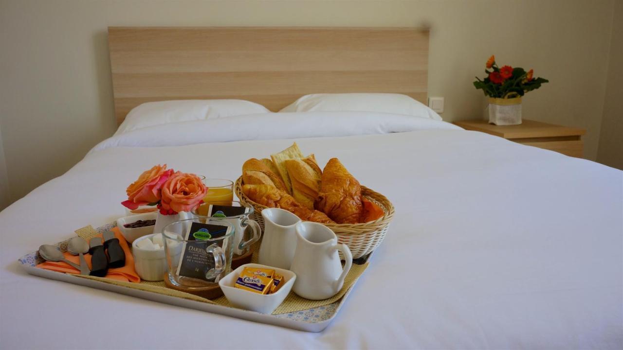 Hotel Vauban Livry Gargan Bagian luar foto